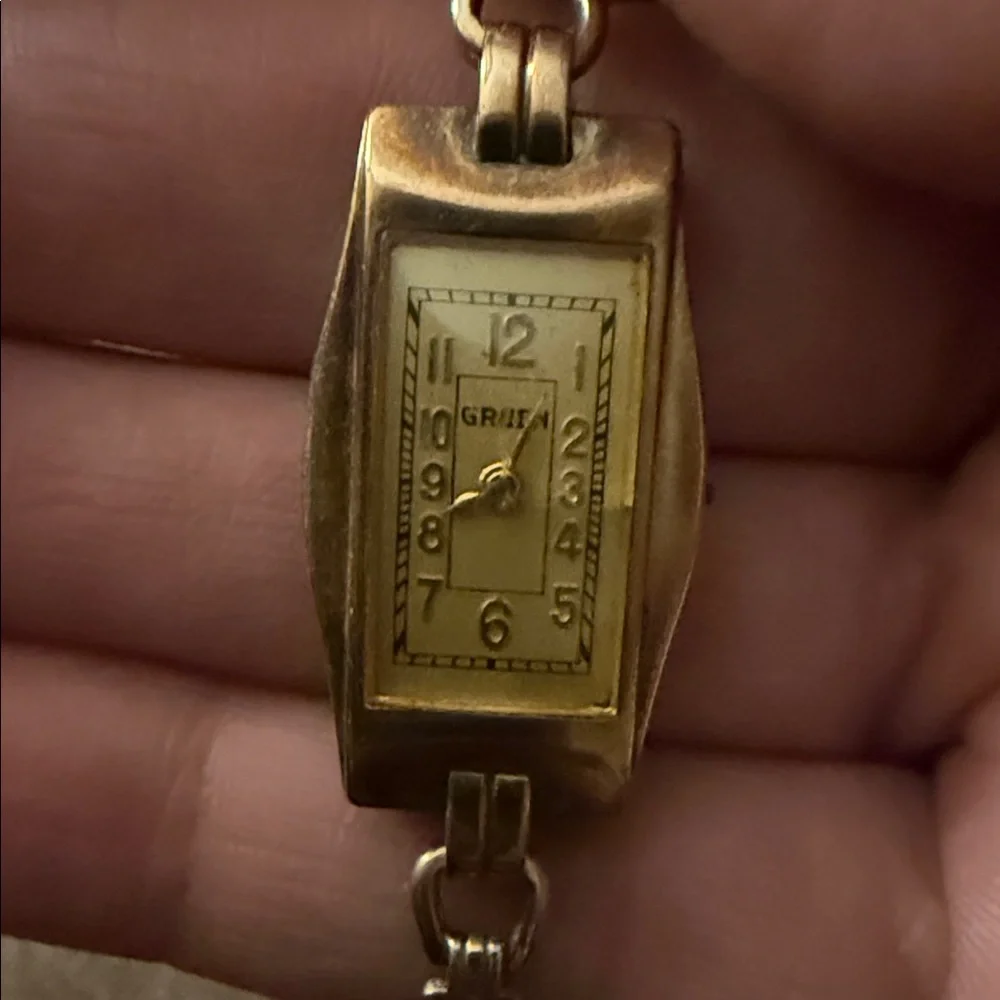 Gold-Tone Women’s Vintage 1920s Bracelet Watch - Elegant Gold Design - Picture 3 of 8